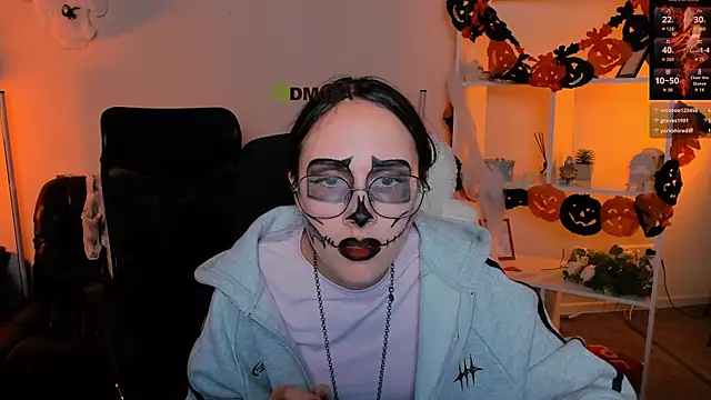 mona cloud online show from 10-25-25, 01:16