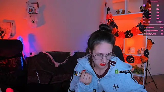 mona cloud online show from 10-30-25, 02:43