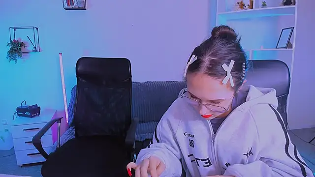 mona cloud online show from 11-10-25, 12:26