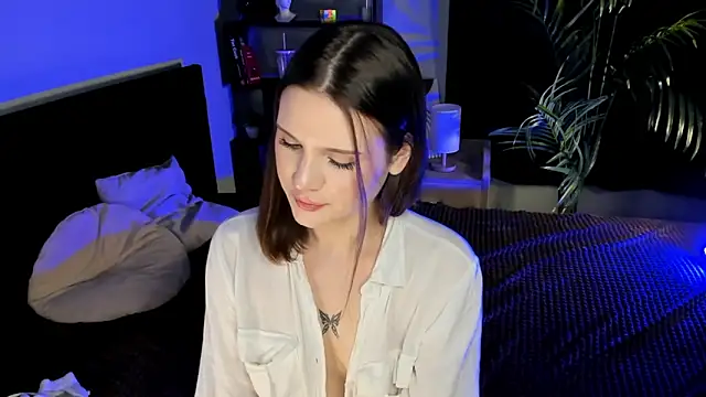 Snapshot of LisaBaillea chatting on 03-17-25, 12:10 LisaBaillea online show from 03-17-25, 12:10