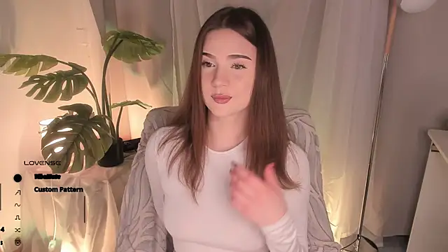 Snapshot of LisaBaillea chatting on 10-15-25, 07:16 LisaBaillea online show from 10-15-25, 07:16