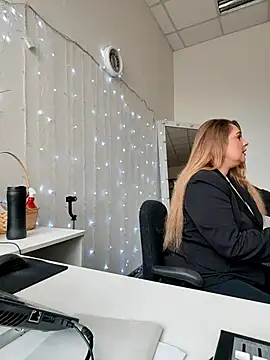 Juicy PeachLux online show from 04-19-26, 08:04