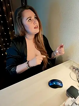 Juicy PeachLux online show from 12-04-25, 05:56