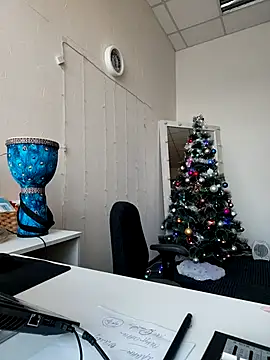 Juicy PeachLux online show from 12-17-25, 06:51