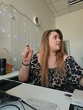 Juicy PeachLux online show from 05-16-26, 10:36