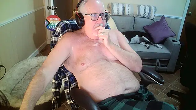 superbearboss online show from 04-28-26, 03:49