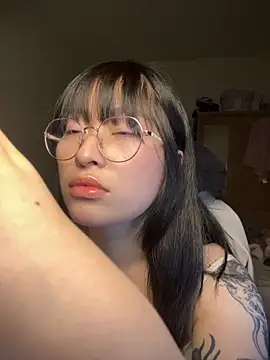 Snapshot of 214Jun chatting on 11-17-25, 03:05 214Jun online show from 11-17-25, 03:05