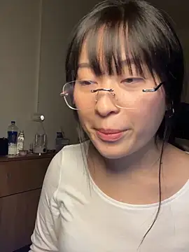 Snapshot of 214Jun chatting on 11-18-25, 05:38 214Jun online show from 11-18-25, 05:38