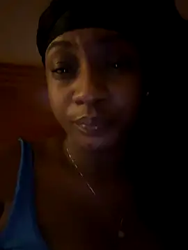 Snapshot of Dymmmm chatting on 10-19-25, 11:51 Dymmmm online show from 10-19-25, 11:51