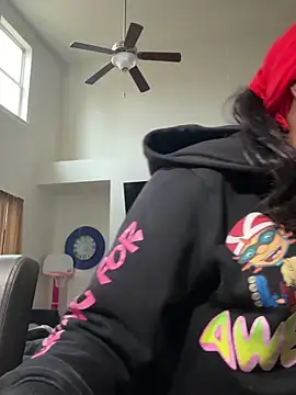 Snapshot of Dymmmm chatting on 03-10-25, 03:20 Dymmmm online show from 03-10-25, 03:20