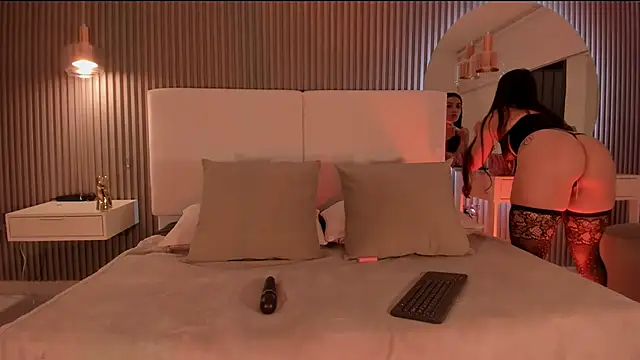 Zoewhitte online show from 11-25-25, 03:07