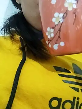 saraaxx1 online show from 11-18-25, 09:23