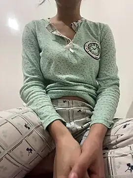 saraaxx1 online show from 05-01-26, 01:49
