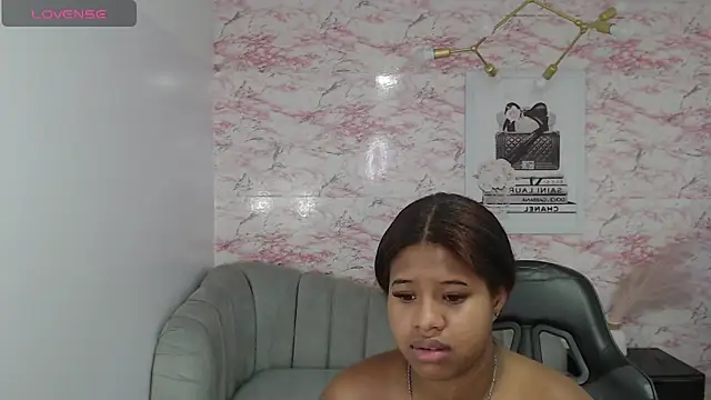 Snapshot of abby1_t_ chatting on 09-23-25, 03:02 abby1 t online show from 09-23-25, 03:02