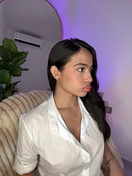  Emily Thompson  online show from 10-23-25, 01:26