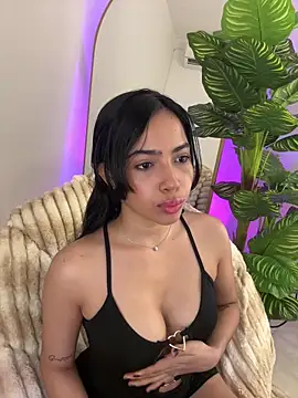  Emily Thompson  online show from 03-06-26, 01:22