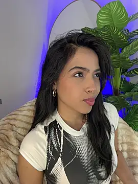  Emily Thompson  online show from 04-12-26, 03:10