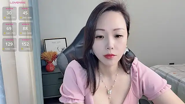Snapshot of Dewluna chatting on 03-19-25, 08:54 Dewluna online show from 03-19-25, 08:54
