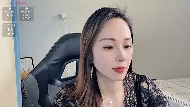 Snapshot of Dewluna chatting on 03-06-25, 03:57 Dewluna online show from 03-06-25, 03:57