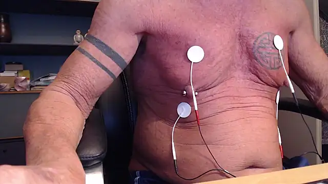 Snapshot of munichrubber chatting on 11-09-25, 04:11 munichrubber online show from 11-09-25, 04:11