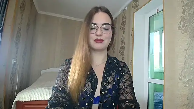 Leila Kissyu online show from 10-25-25, 10:25