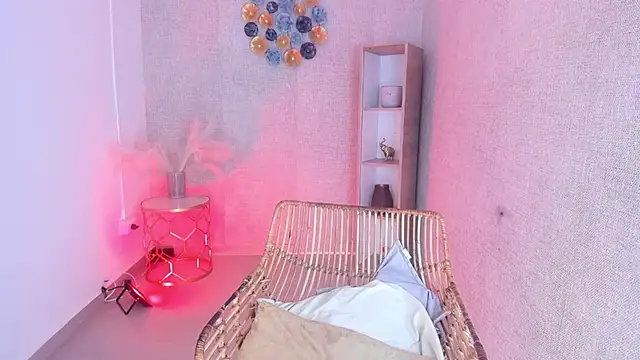 grace tom online show from 12-04-25, 01:04