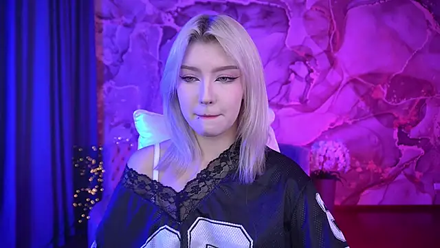 SelenaIris online show from 10-17-25, 06:39