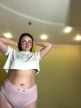 Snapshot of MiraLuccian chatting on 10-12-25, 08:10 MiraLuccian online show from 10-12-25, 08:10