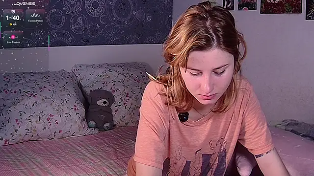 Snapshot of Cute_Cate404 chatting on 07-17-26, 02:53 Cute Cate404 online show from 07-17-26, 02:53
