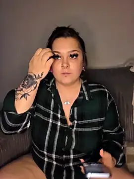 Saucy-Serenity online show from 11-12-25, 08:23