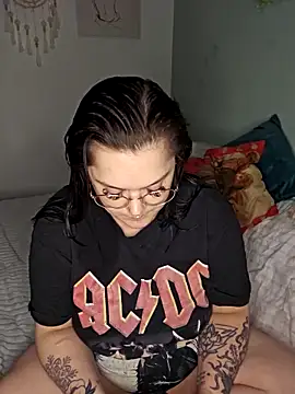 Saucy-Serenity online show from 03-25-26, 08:30