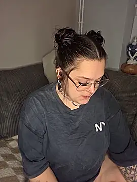 Saucy-Serenity online show from 10-26-25, 08:42