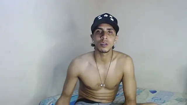 Snapshot of Monkey_uchiha777 chatting on 10-22-25, 02:33 Monkey uchiha777 online show from 10-22-25, 02:33