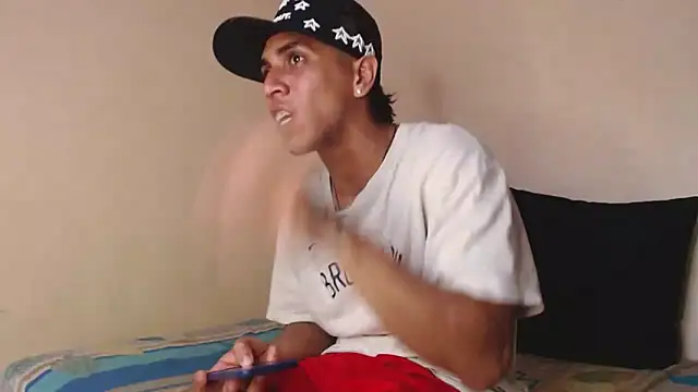 Snapshot of Monkey_uchiha777 chatting on 10-10-25, 10:32 Monkey uchiha777 online show from 10-10-25, 10:32