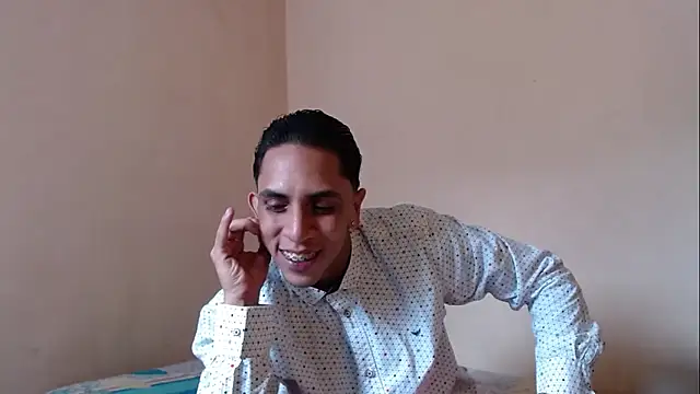 Snapshot of Monkey_uchiha777 chatting on 09-17-25, 05:15 Monkey uchiha777 online show from 09-17-25, 05:15