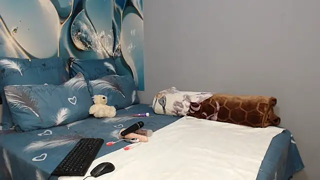 MystiqueTeee online show from 10-17-25, 06:53