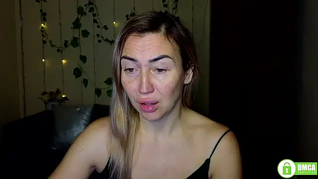 Kiss julli88I online show from 01-06-26, 06:23