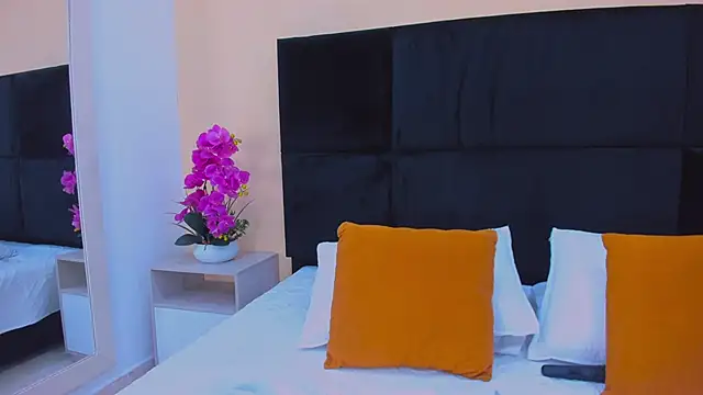 MaddyCrofft online show from 01-18-26, 11:24