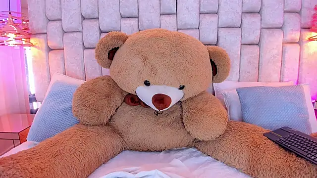 MaddyCrofft online show from 04-19-26, 06:10