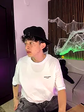 troy rouge online show from 10-21-25, 07:13