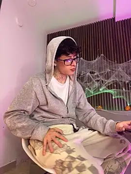 troy rouge online show from 10-18-25, 06:54