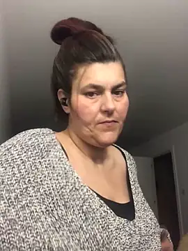 Curvy-Essex-Milf online show from 10-10-25, 05:36