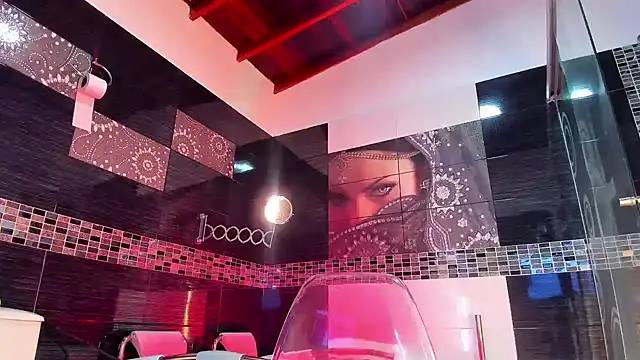 Small Hot19 online show from 10-24-25, 09:41