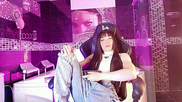 Small Hot19 online show from 05-31-26, 09:48