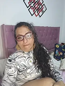 Snapshot of AlessandraLeroy chatting on 02-06-26, 02:40 AlessandraLeroy online show from 02-06-26, 02:40