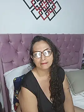 AlessandraLeroy online show from 11-11-25, 02:39