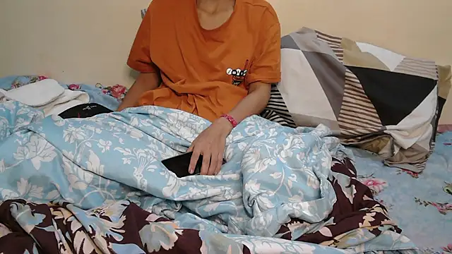 Snapshot of NaughtyThrouple007 chatting on 11-08-25, 01:25 NaughtyThrouple007 online show from 11-08-25, 01:25