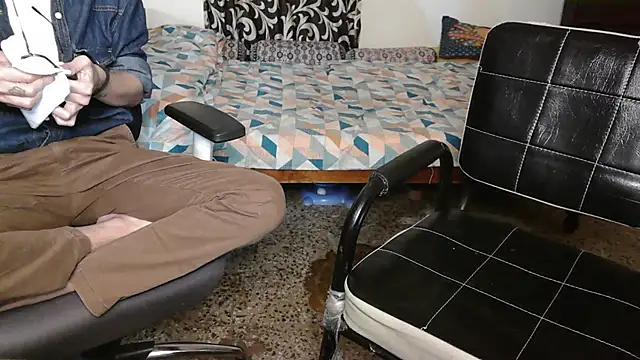 Snapshot of NaughtyThrouple007 chatting on 12-14-25, 10:21 NaughtyThrouple007 online show from 12-14-25, 10:21