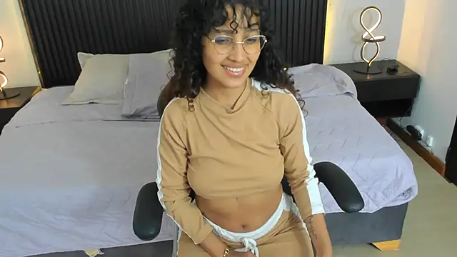 Snapshot of Arihsay_evans chatting on 09-30-25, 02:23 Arihsay evans online show from 09-30-25, 02:23