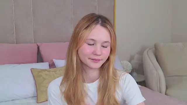 Snapshot of AmeliRoyse chatting on 06-19-26, 05:19 AmeliRoyse online show from 06-19-26, 05:19